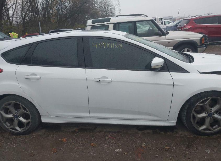 Photo 14 of 2015 Ford Focus ST (VIN 1FADP3L95FL285977)