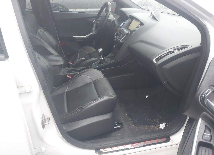 Photo 5 of 2015 Ford Focus ST (VIN 1FADP3L95FL285977)