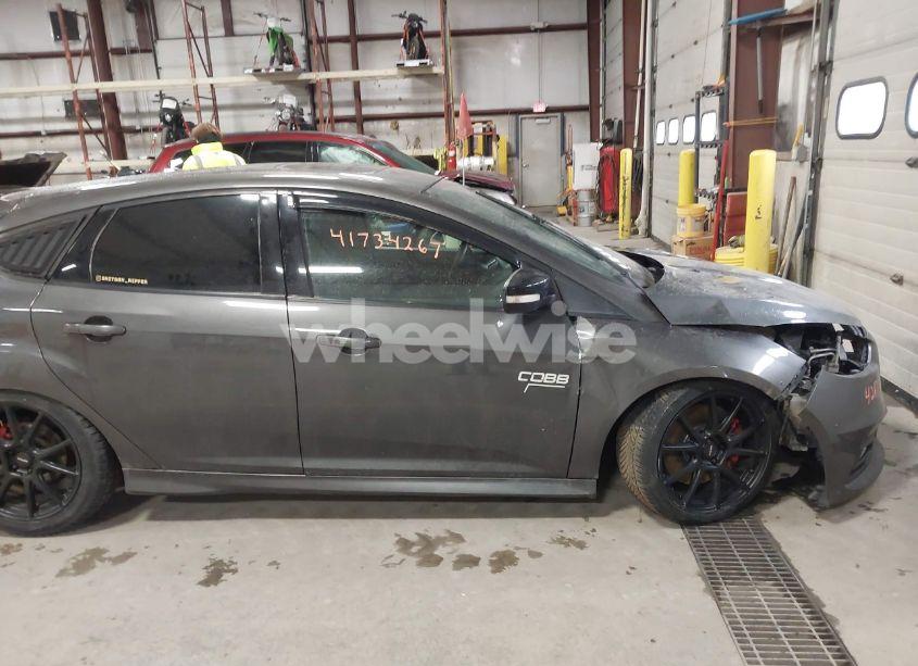 Photo 14 of 2015 Ford Focus ST (VIN 1FADP3L95FL303538)