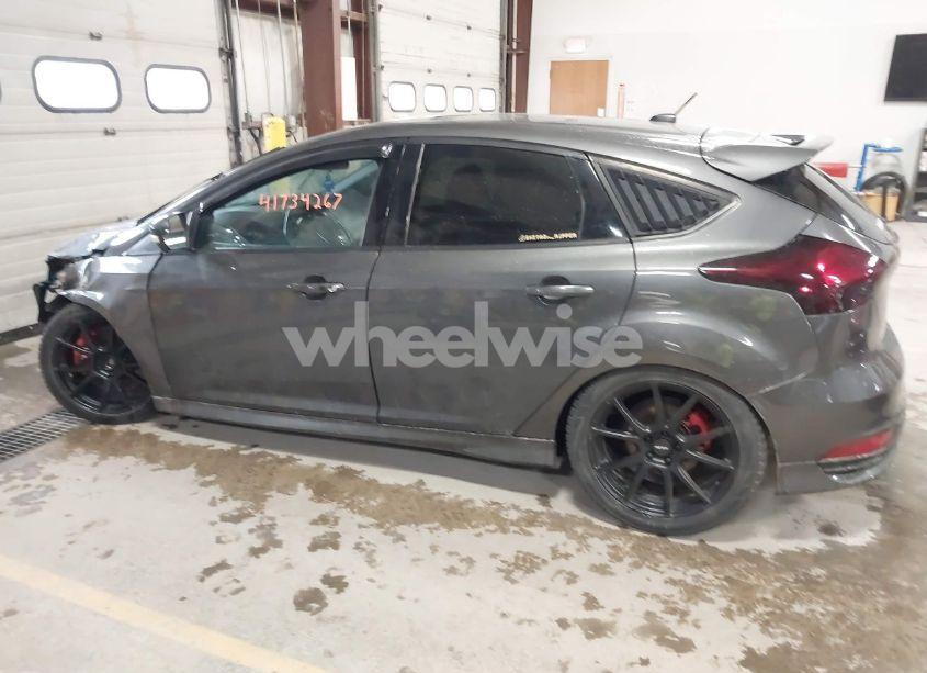 Photo 15 of 2015 Ford Focus ST (VIN 1FADP3L95FL303538)