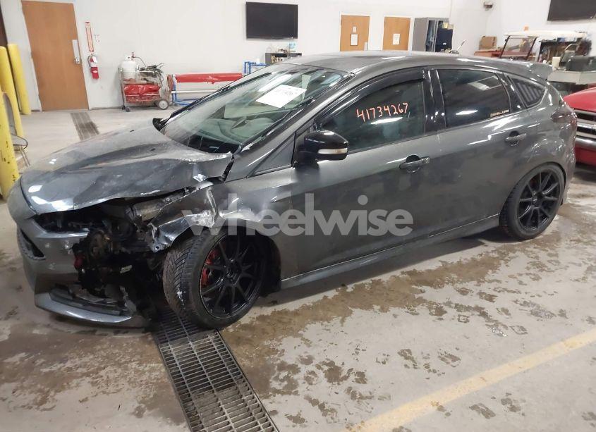 Photo 2 of 2015 Ford Focus ST (VIN 1FADP3L95FL303538)