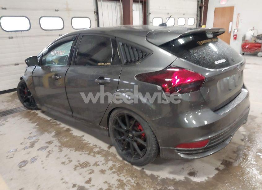 Photo 3 of 2015 Ford Focus ST (VIN 1FADP3L95FL303538)