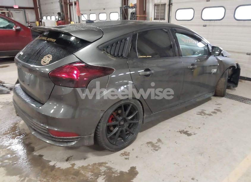 Photo 4 of 2015 Ford Focus ST (VIN 1FADP3L95FL303538)