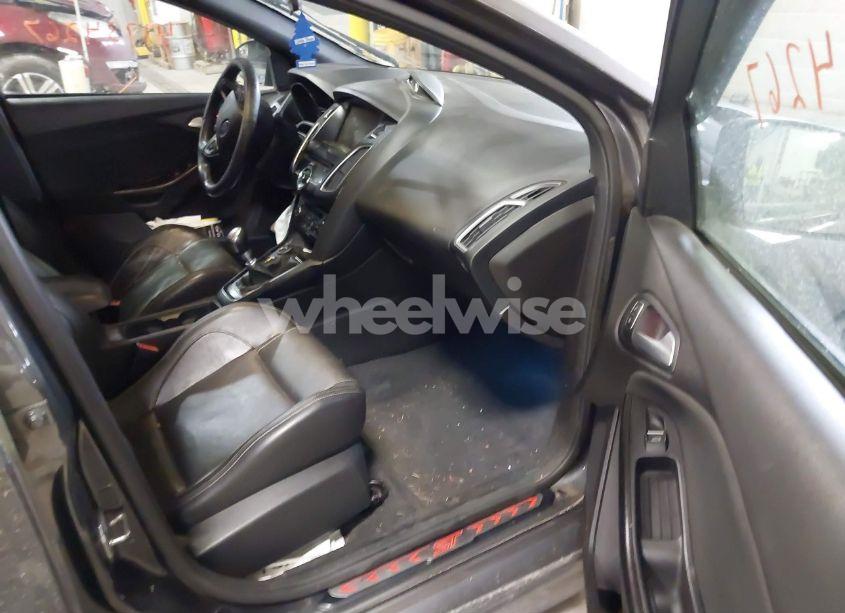 Photo 5 of 2015 Ford Focus ST (VIN 1FADP3L95FL303538)