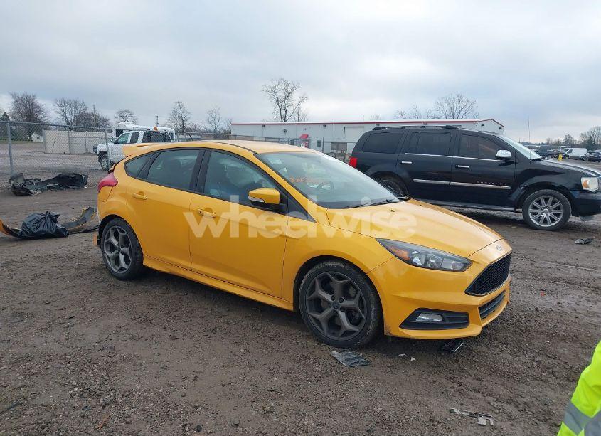 2016 Ford Focus ST (VIN 1FADP3L95GL211704) main photo