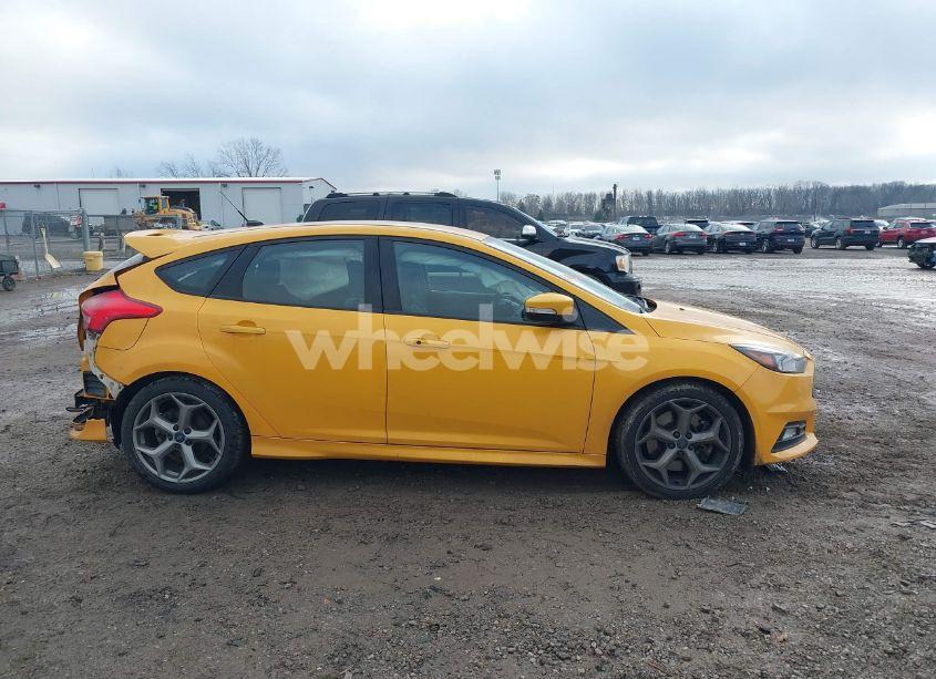 Photo 13 of 2016 Ford Focus ST (VIN 1FADP3L95GL211704)