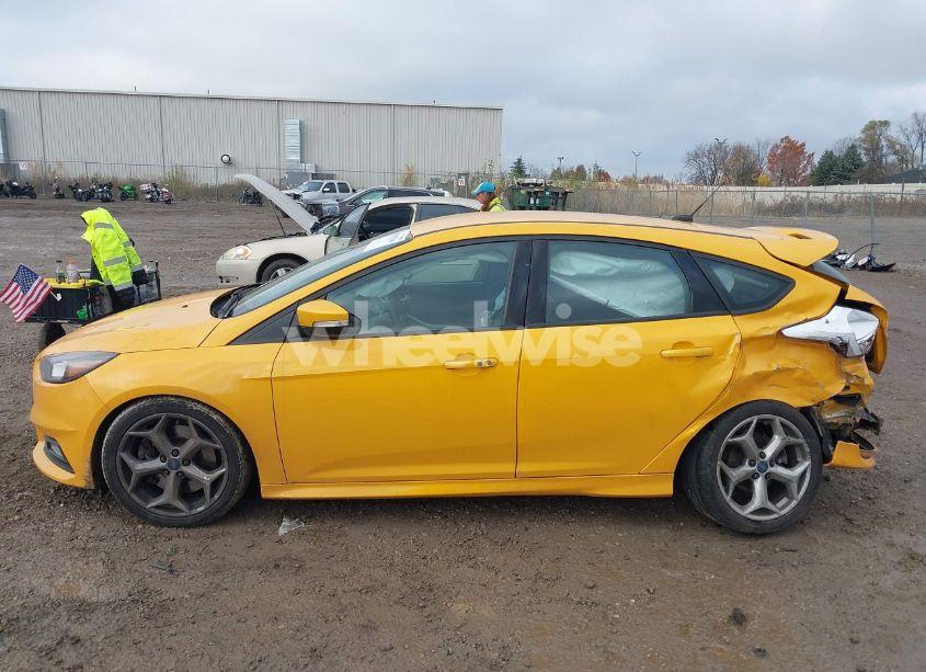 Photo 14 of 2016 Ford Focus ST (VIN 1FADP3L95GL211704)