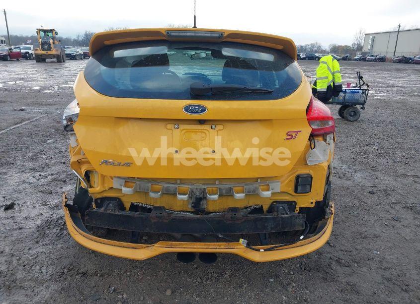 Photo 16 of 2016 Ford Focus ST (VIN 1FADP3L95GL211704)