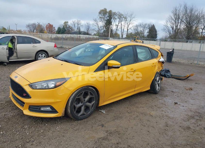 Photo 2 of 2016 Ford Focus ST (VIN 1FADP3L95GL211704)