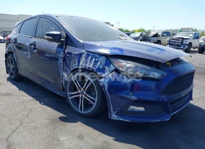 2016 Ford Focus ST (VIN 1FADP3L95GL289352) main photo