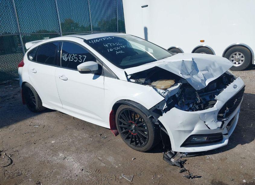 2017 Ford Focus ST (VIN 1FADP3L95HL260189) main photo