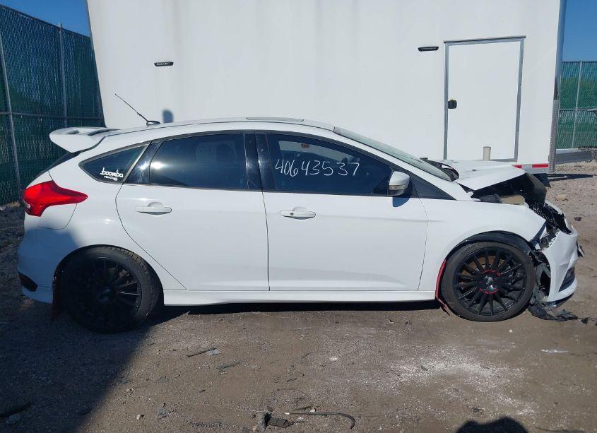 Photo 12 of 2017 Ford Focus ST (VIN 1FADP3L95HL260189)