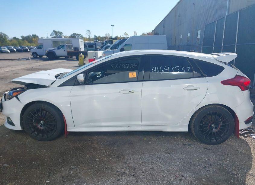 Photo 13 of 2017 Ford Focus ST (VIN 1FADP3L95HL260189)