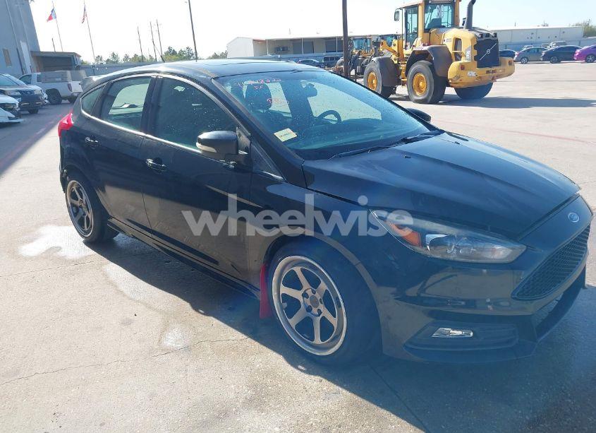 2018 Ford Focus ST (VIN 1FADP3L95JL332577) main photo