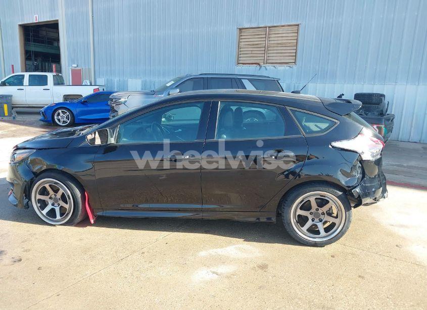 Photo 15 of 2018 Ford Focus ST (VIN 1FADP3L95JL332577)