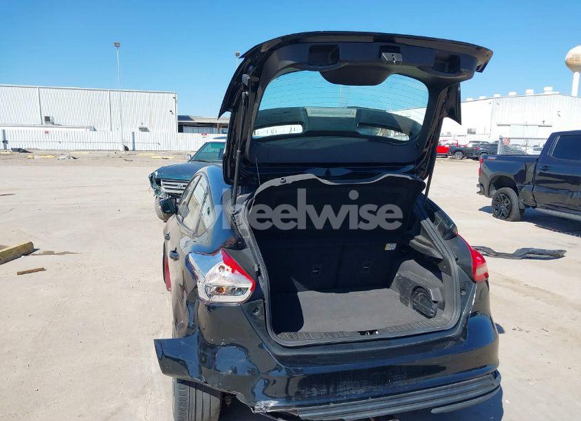 Photo 18 of 2018 Ford Focus ST (VIN 1FADP3L95JL332577)