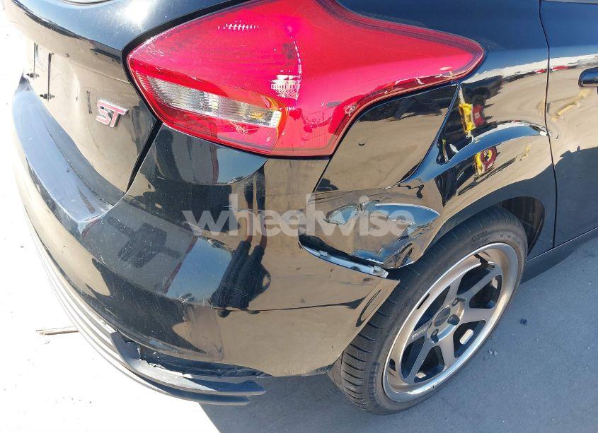 Photo 19 of 2018 Ford Focus ST (VIN 1FADP3L95JL332577)