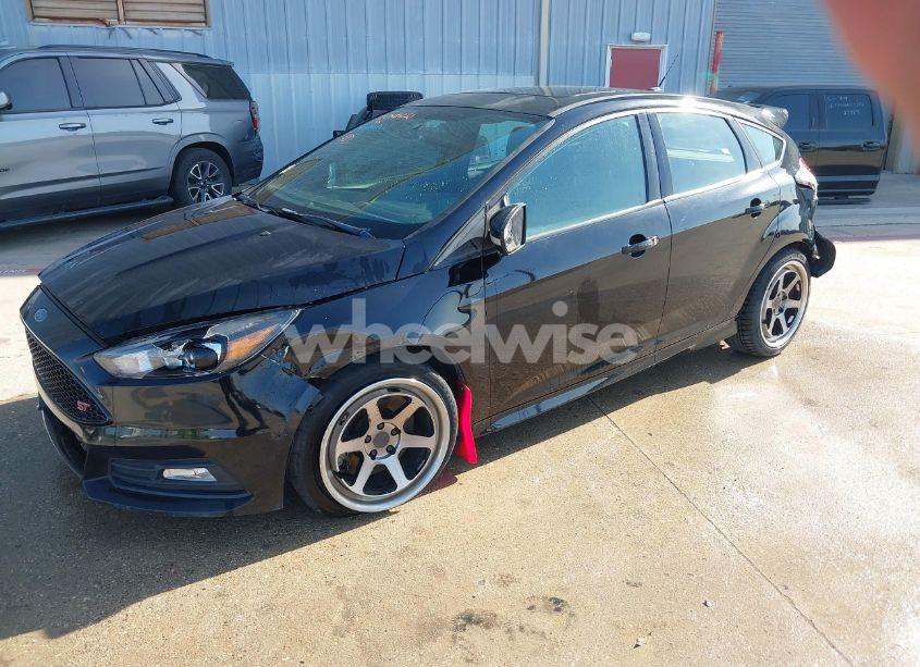 Photo 2 of 2018 Ford Focus ST (VIN 1FADP3L95JL332577)