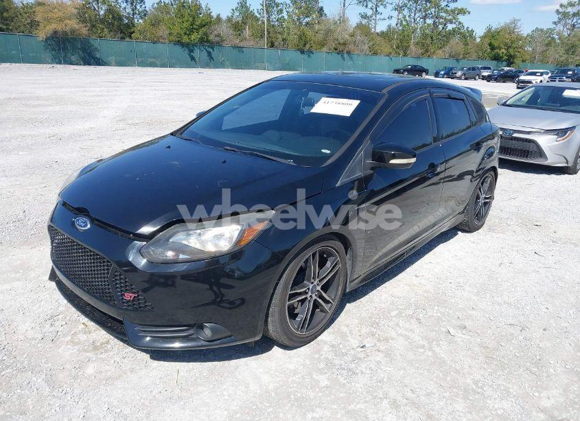 Photo 2 of 2013 Ford Focus ST (VIN 1FADP3L96DL127354)