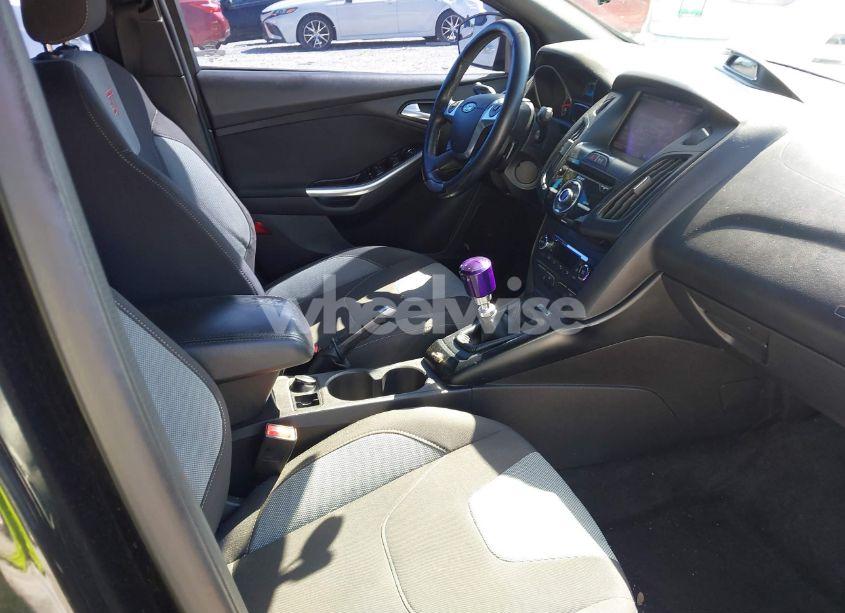 Photo 5 of 2013 Ford Focus ST (VIN 1FADP3L96DL127354)