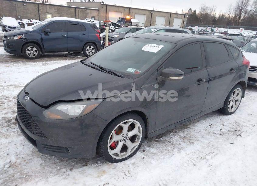 Photo 2 of 2013 Ford Focus ST (VIN 1FADP3L96DL154831)