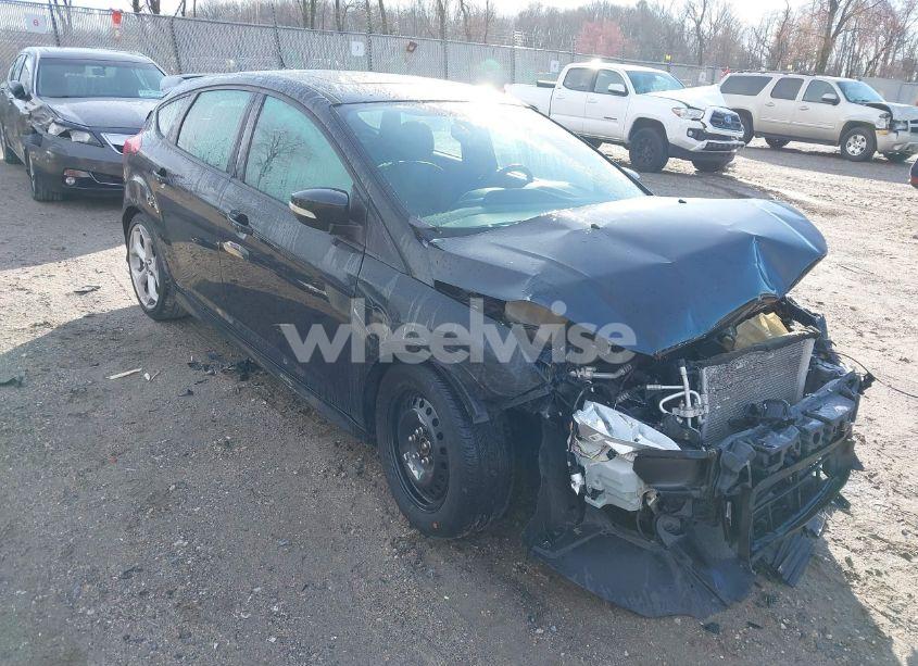 2014 Ford Focus ST (VIN 1FADP3L96EL195736) main photo