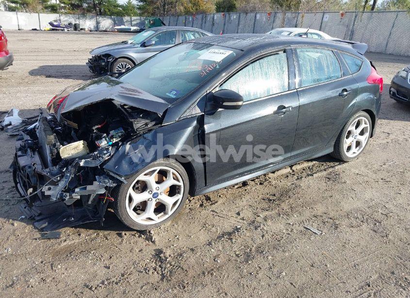 Photo 2 of 2014 Ford Focus ST (VIN 1FADP3L96EL195736)