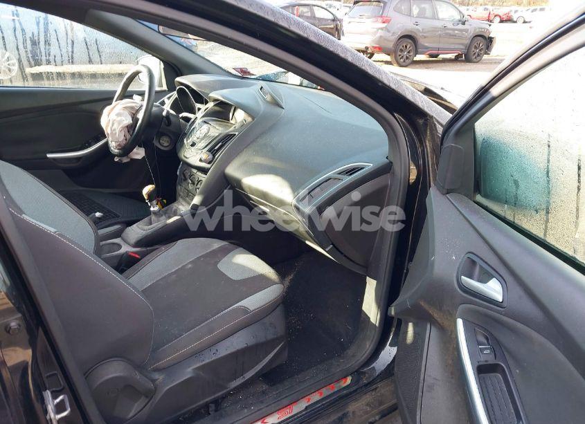 Photo 5 of 2014 Ford Focus ST (VIN 1FADP3L96EL195736)