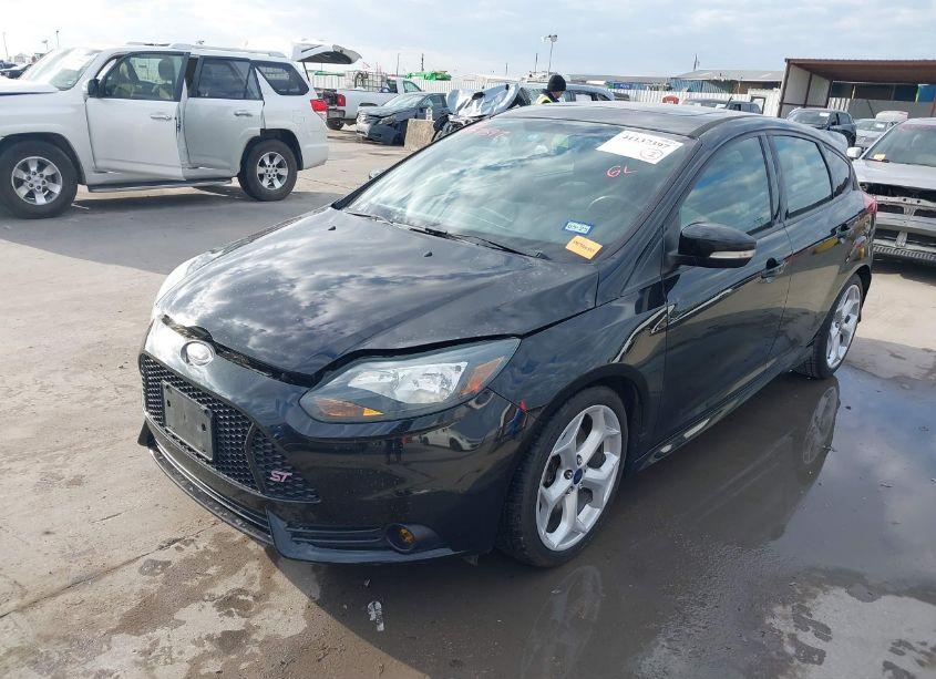 Photo 2 of 2014 Ford Focus ST (VIN 1FADP3L96EL212356)