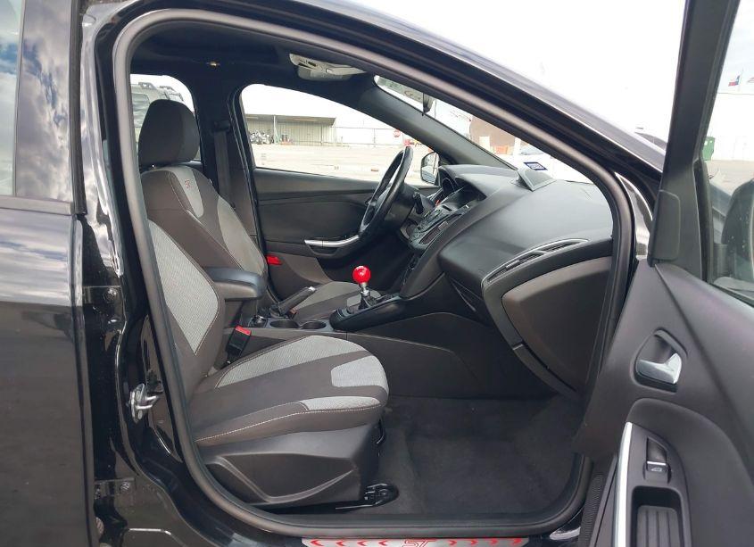 Photo 5 of 2014 Ford Focus ST (VIN 1FADP3L96EL212356)