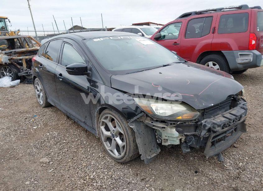 2014 Ford Focus ST (VIN 1FADP3L96EL303417) main photo