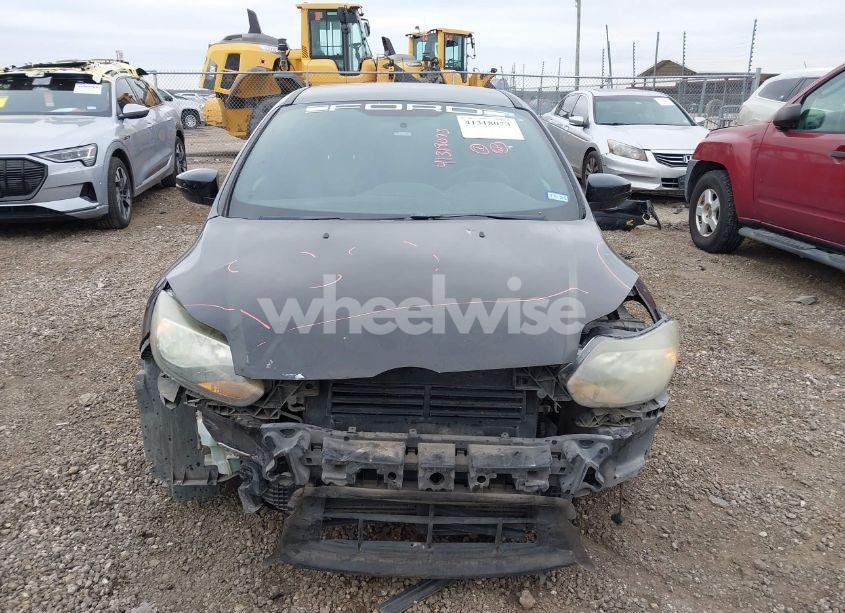 Photo 13 of 2014 Ford Focus ST (VIN 1FADP3L96EL303417)