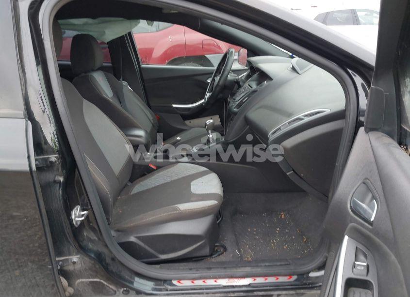 Photo 5 of 2014 Ford Focus ST (VIN 1FADP3L96EL303417)