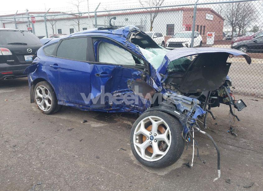 2014 Ford Focus (VIN 1FADP3L96EL398142) main photo