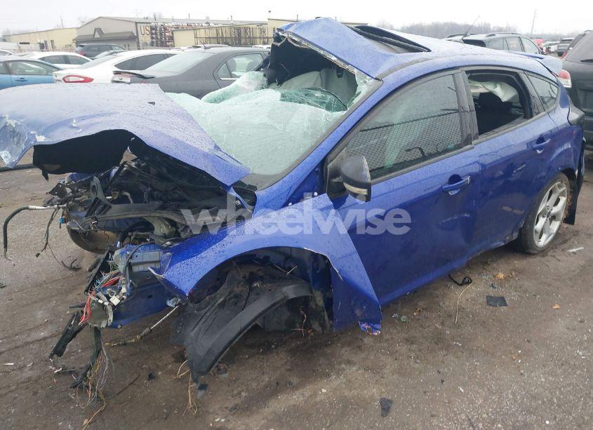 Photo 2 of 2014 Ford Focus (VIN 1FADP3L96EL398142)
