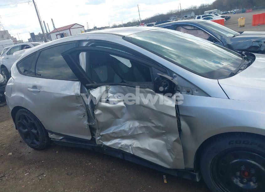 Photo 13 of 2014 Ford Focus ST (VIN 1FADP3L96EL413447)
