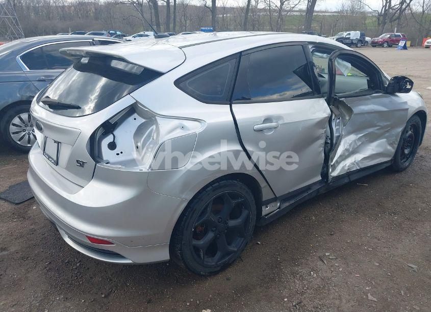 Photo 4 of 2014 Ford Focus ST (VIN 1FADP3L96EL413447)