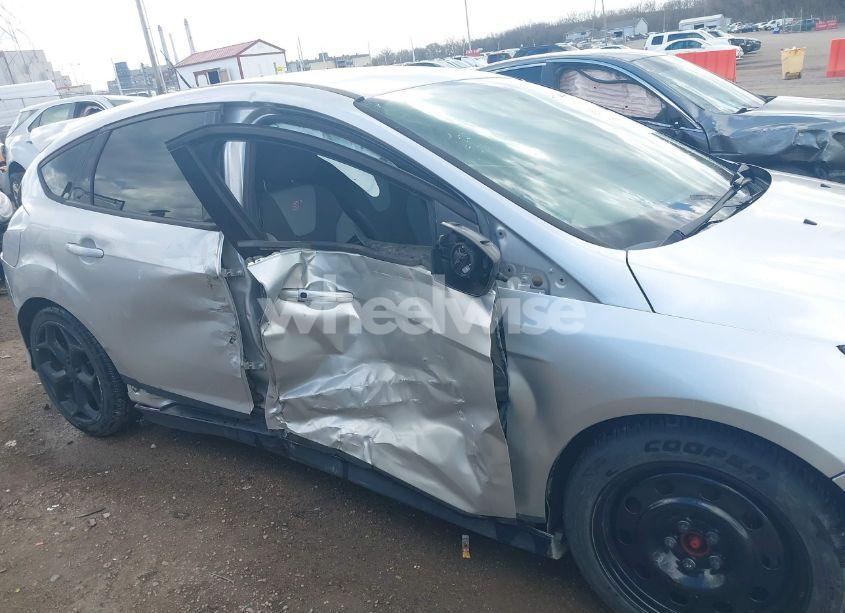Photo 6 of 2014 Ford Focus ST (VIN 1FADP3L96EL413447)