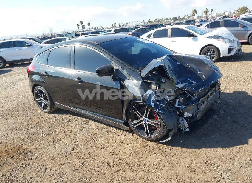 2015 Ford Focus ST (VIN 1FADP3L96FL221639) main photo