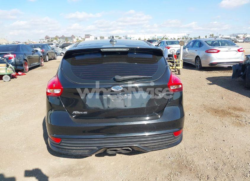 Photo 16 of 2015 Ford Focus ST (VIN 1FADP3L96FL221639)