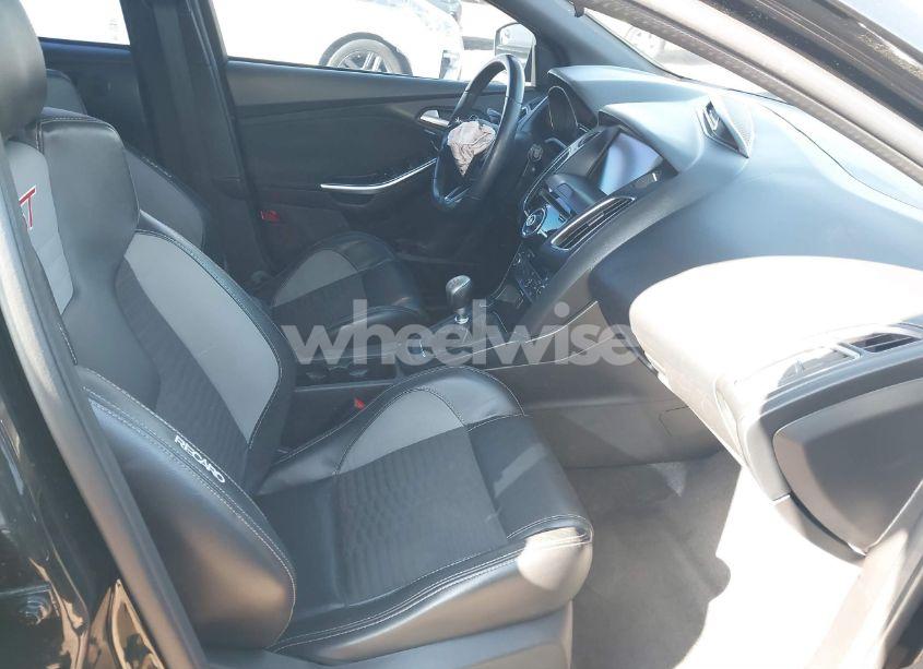 Photo 5 of 2015 Ford Focus ST (VIN 1FADP3L96FL221639)