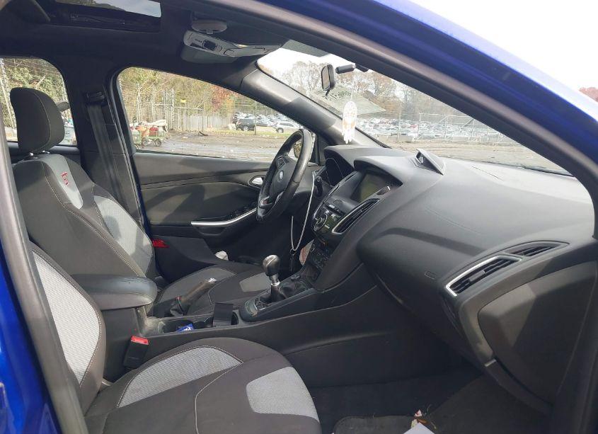 Photo 5 of 2015 Ford Focus ST (VIN 1FADP3L96FL338511)