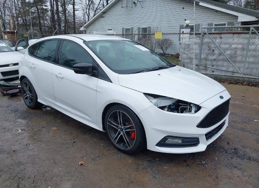2016 Ford Focus ST (VIN 1FADP3L96GL207662) main photo