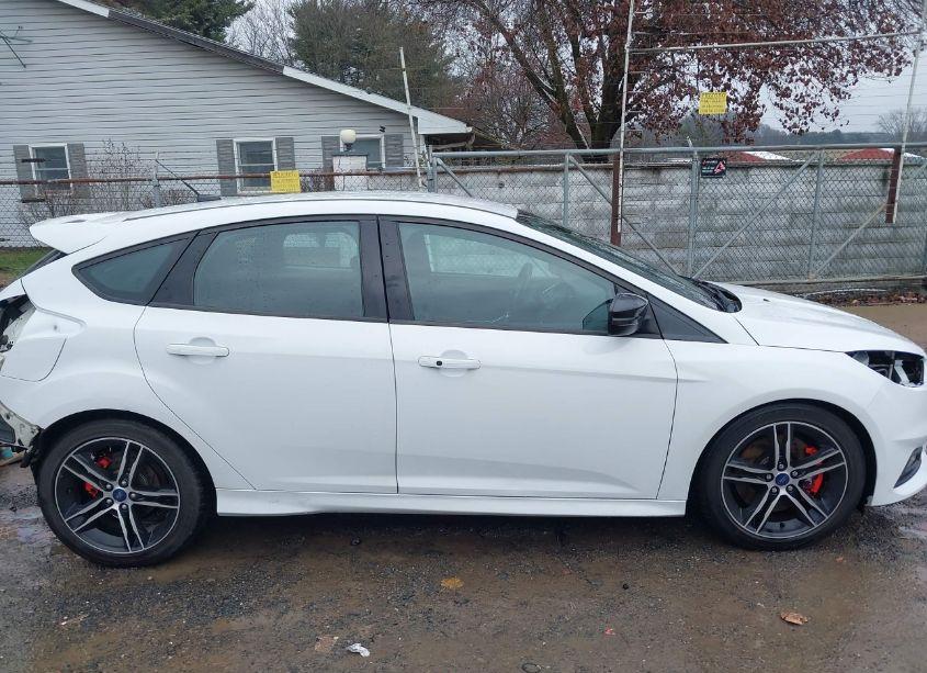 Photo 14 of 2016 Ford Focus ST (VIN 1FADP3L96GL207662)