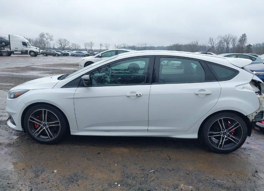 Photo 15 of 2016 Ford Focus ST (VIN 1FADP3L96GL207662)