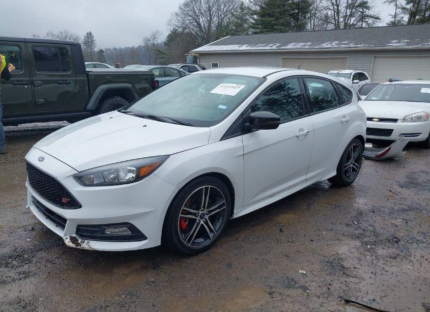 Photo 2 of 2016 Ford Focus ST (VIN 1FADP3L96GL207662)