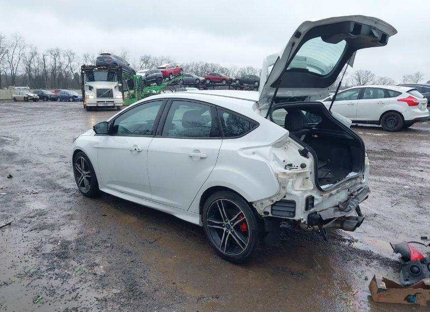 Photo 3 of 2016 Ford Focus ST (VIN 1FADP3L96GL207662)