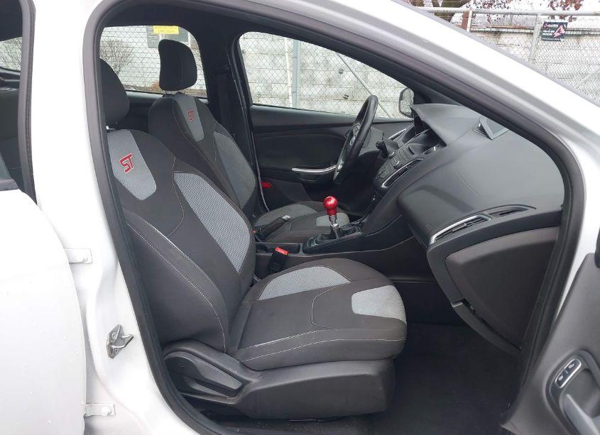 Photo 5 of 2016 Ford Focus ST (VIN 1FADP3L96GL207662)