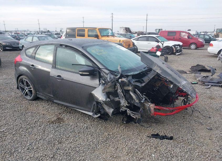 2016 Ford Focus ST (VIN 1FADP3L96GL209119) main photo