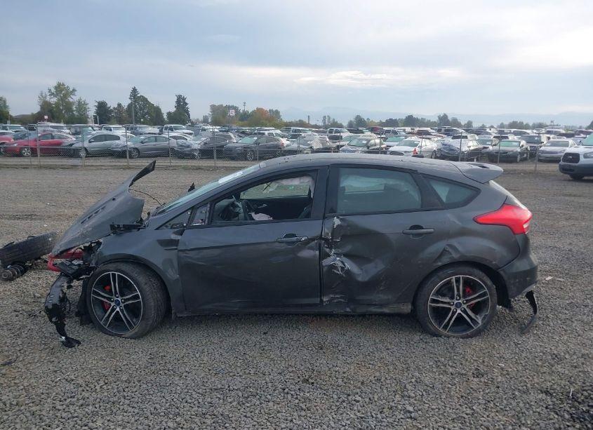 Photo 14 of 2016 Ford Focus ST (VIN 1FADP3L96GL209119)